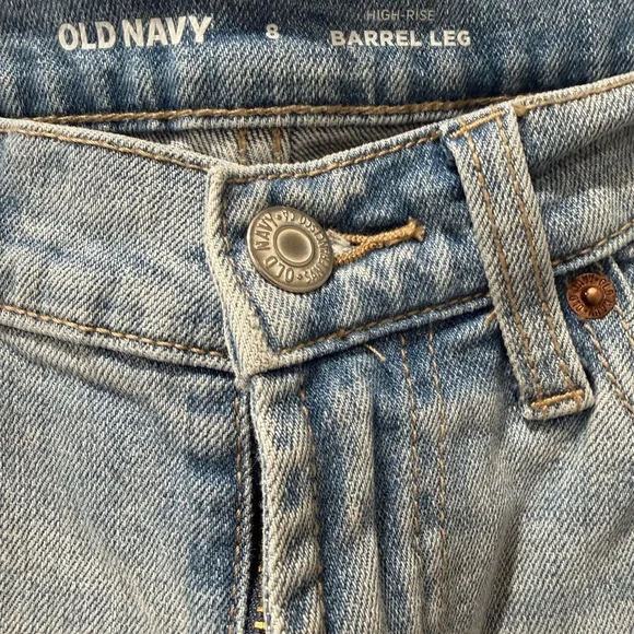 Old Navy OG Straight Leg Hi-Rise Barrel Leg Two-Toned Jeans - Picture 4 of 4